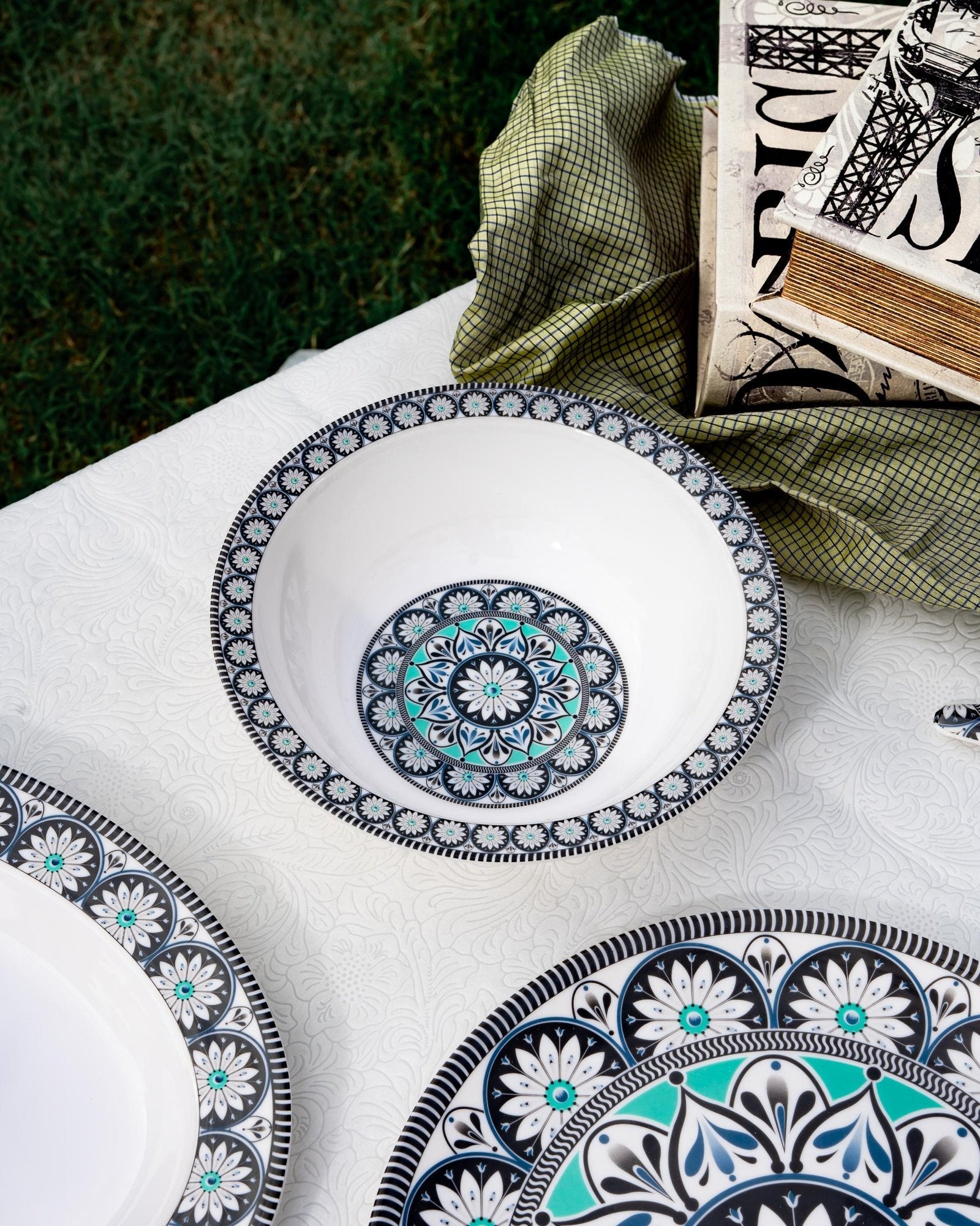 Why Melamine Dinner Sets are a Must-Have for Summer Pool Parties?