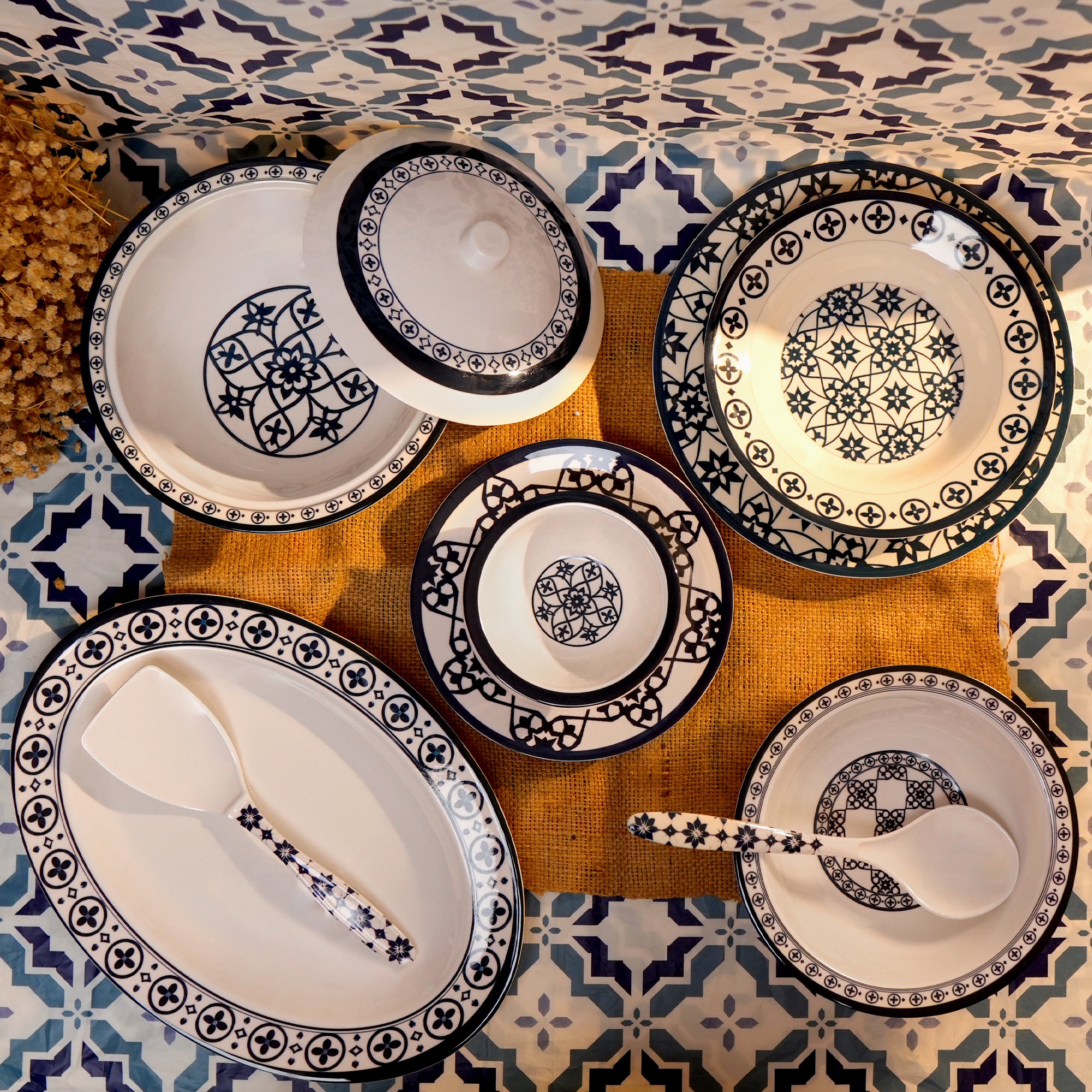 Elantra Blue Dinner Set